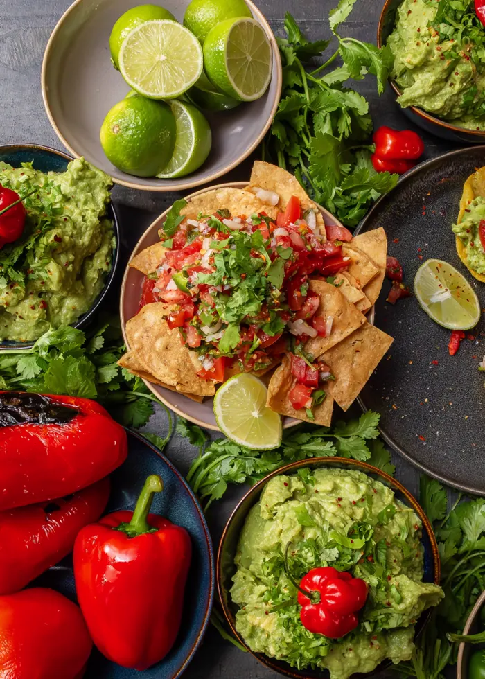 Nachos med fersk pico de gallo og lime