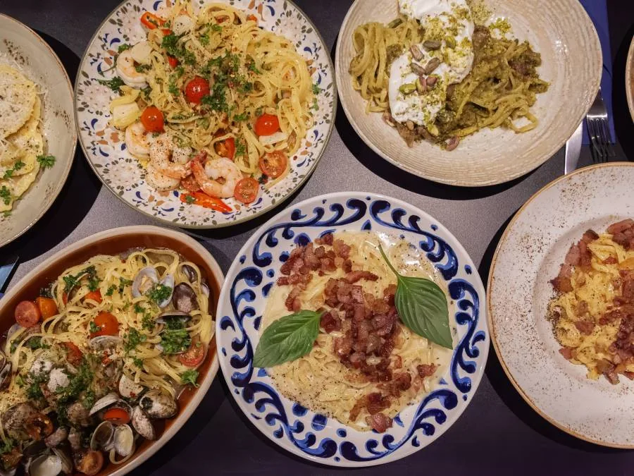 Utvalg av ferske pastaretter hos Pasta Vino