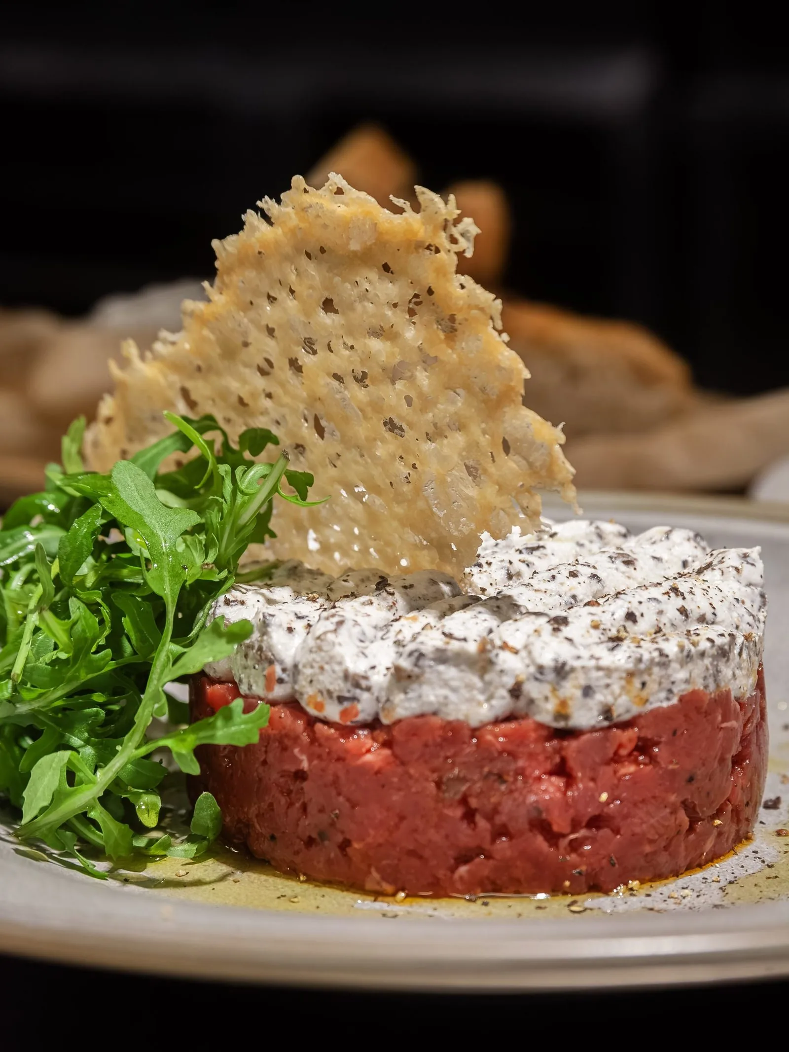 Biff tartar med parmesanchips