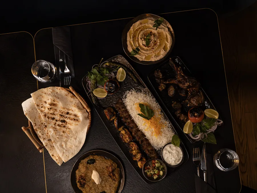 Grillspyd med safranris og nanbrød